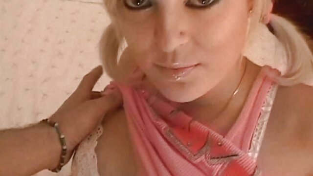 HD : Pussy bliver kneppet af super analsex gæst til orgasme blandt farverige balloner Videoer