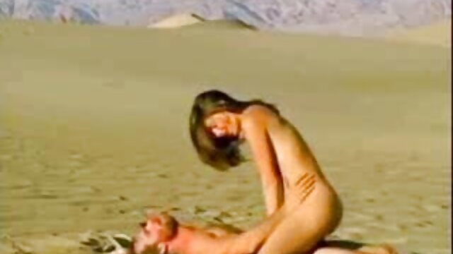 HD :  Sort hunk analyserer kurvet italiensk brunette amater anal sex over hele sofaen Videoer 