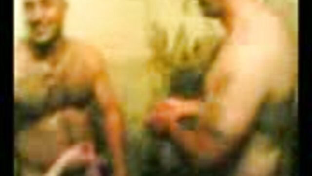 HD :  Hung stud bliver omvendt gangbanget af fire hotties wife analsex Videoer 