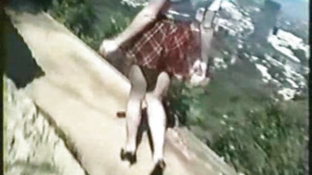 HD : Brunette kan klemme en tyk pik analsex uden kondom op ad sin bageste indgang Videoer