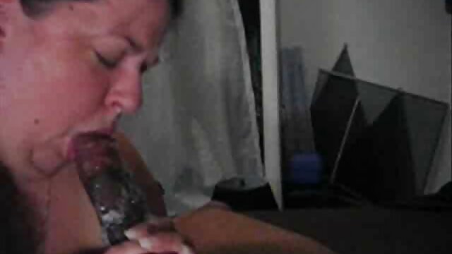 HD :  Cutie med gay analsex næse- og brystpiercing tjekker en massiv pik ud Videoer 